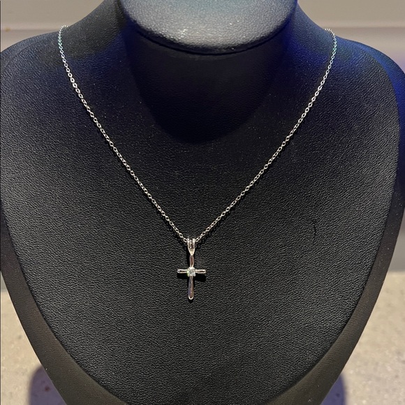 Jewelry - Elegant Silver Cross Pendant Necklace